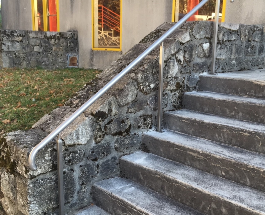 Main courante mise aux normes escaliers